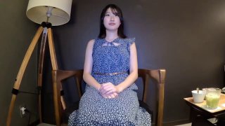 約炮高顏值藍衣萌妹子，口交騎乘猛操…