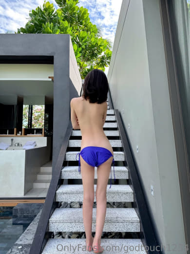 【2023-12-14】she gets wet underneath